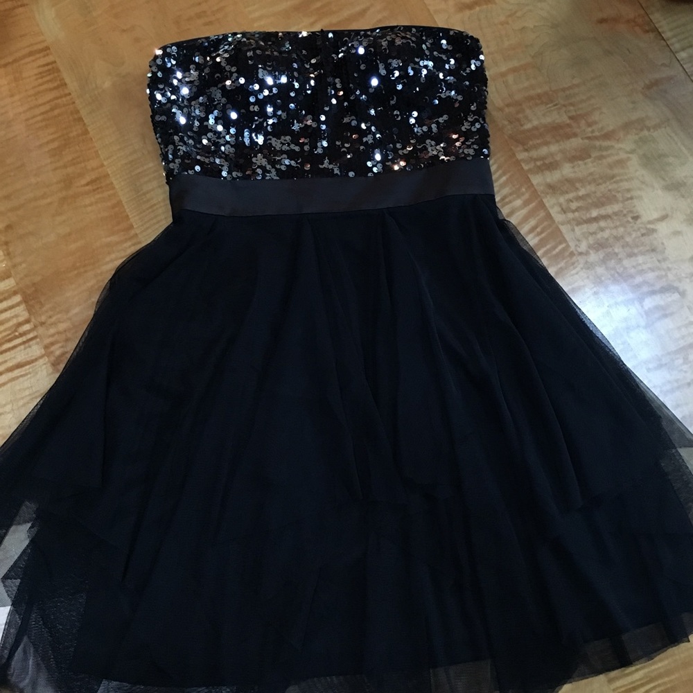 Sequined strapless dress